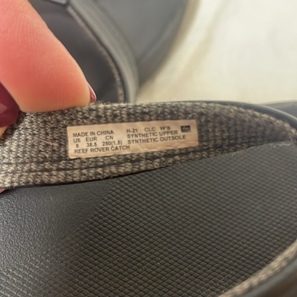 Women’s size 8 reef flip-flops - Picture 3 of 3